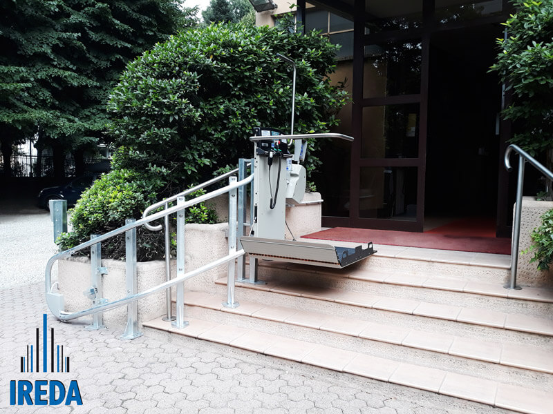 Montascale Disabili Condominio Esempi Di Applicazione Artira Esterno 05