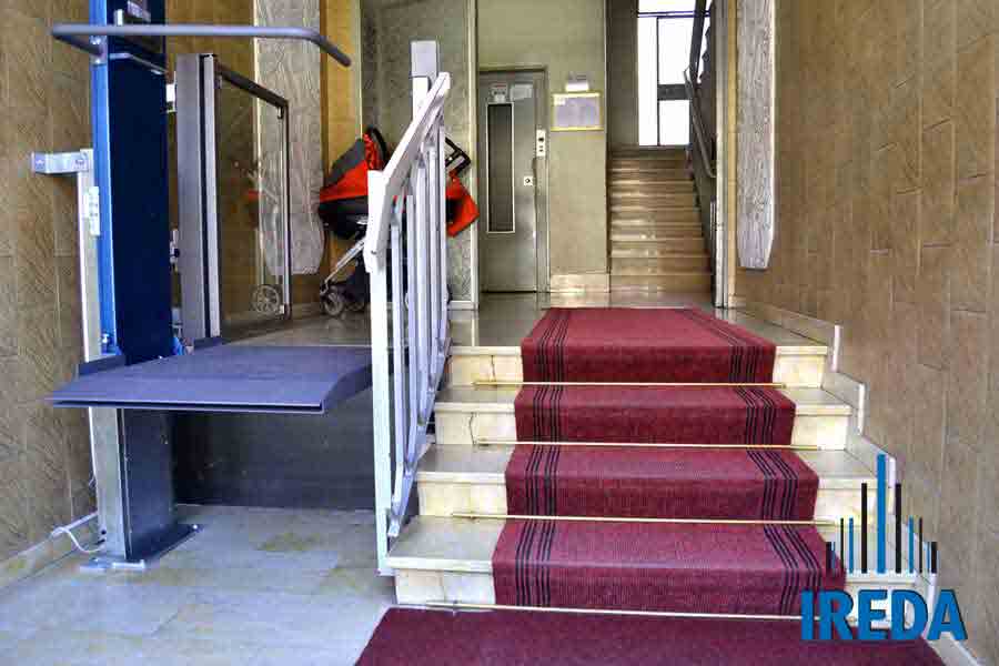 L'elevatore ha una linea essenziale e snella