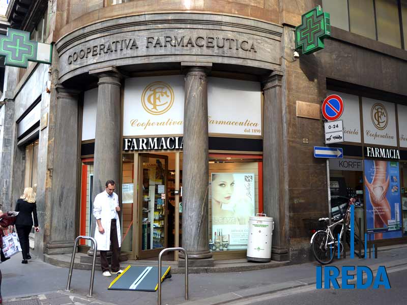 Rampe in vetroresina leggera per una farmacia