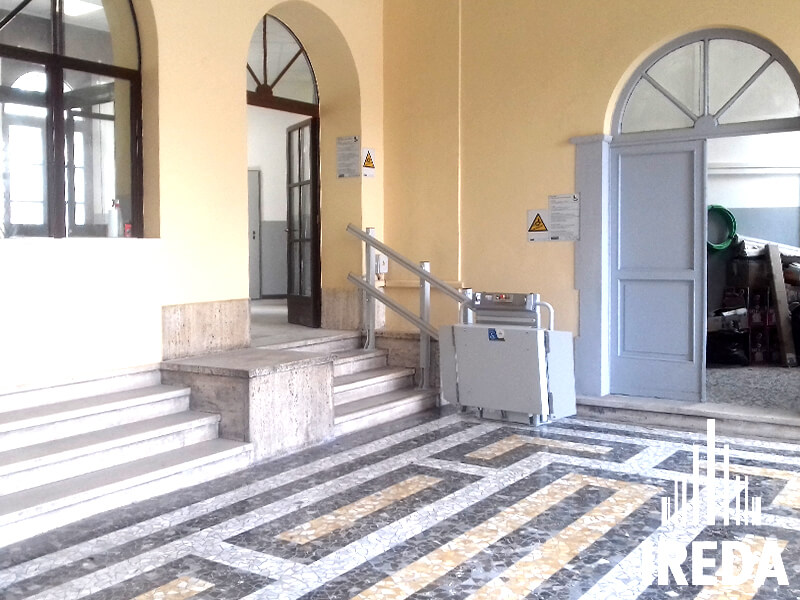 Montascale A Piattaforma Installato Al Commissariato Legnano 06