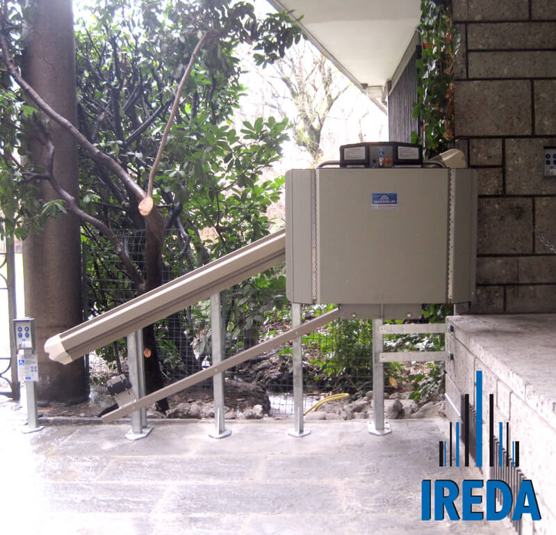 Montascale Disabili Condominio: Abbattere Barriere Architettoniche - Montascale Ireda