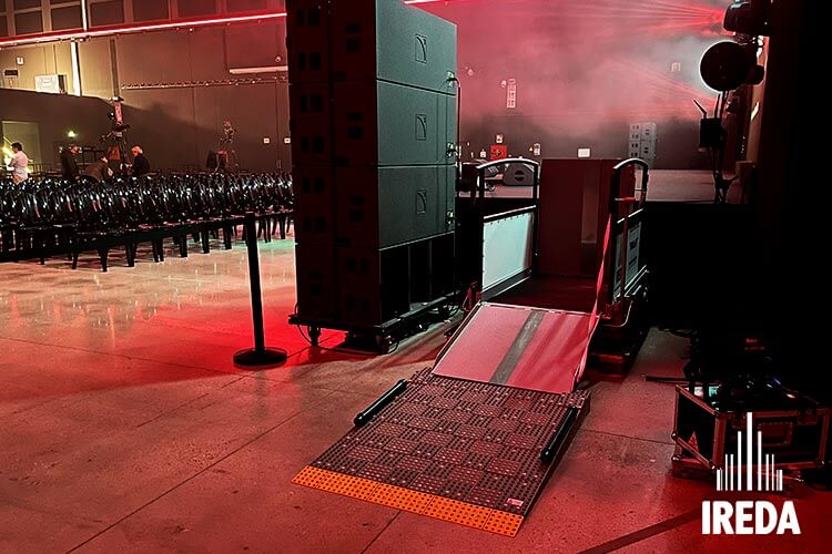 Noleggio piattaforma elevatrice: location Big Theatre