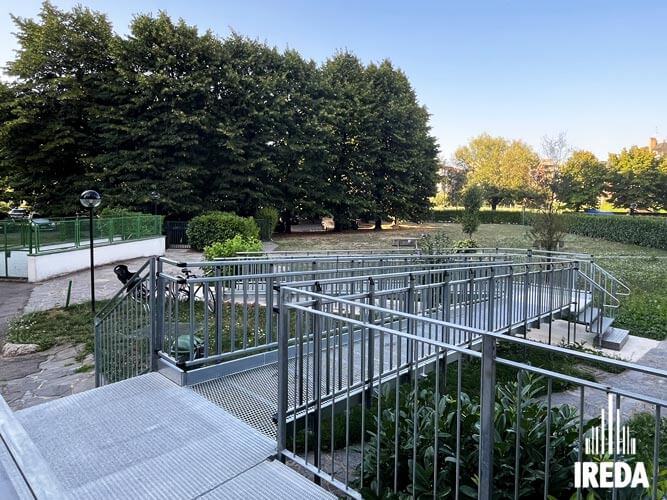 Pedana per disabili condominio Milano: rampa per condominio in acciaio