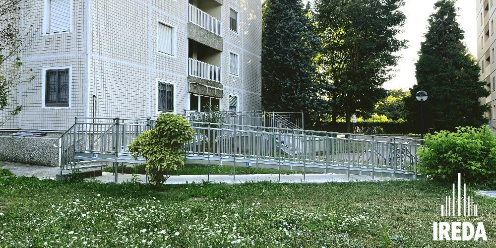 Pedana per disabili condominio Milano: ingresso condominio rampa Access in acciaio 