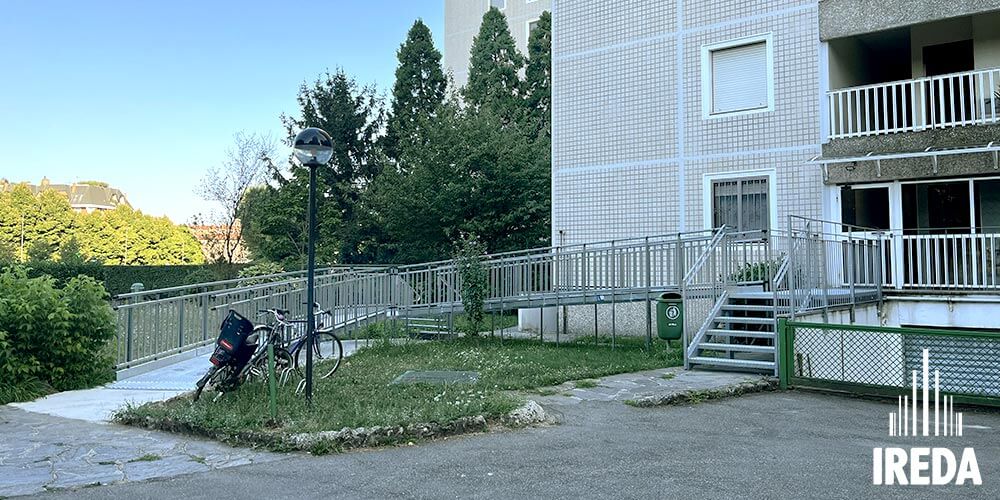 Pedana per disabili condominio Milano: ingresso condominio rampa Access in acciaio 