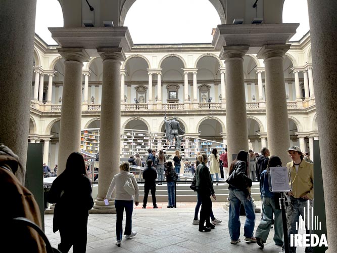 Piattaforma per disabili Pinacoteca Brera: portico ingresso
