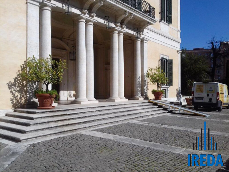 Rampa A Ponte Per Disabili Installata A Villa Bonaparte A Roma 02