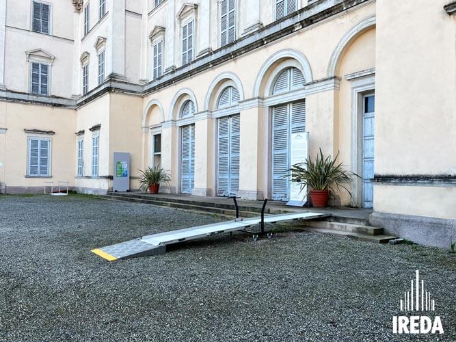 Rampa a ponte per disabili: installazione esterna