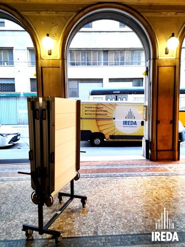 Rampa disabili rimovibile Milano: bridge trolley con furgone Ireda