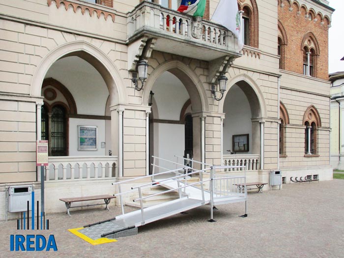 Rampa modulare per accesso al Palazzo Comunale di Marmirolo