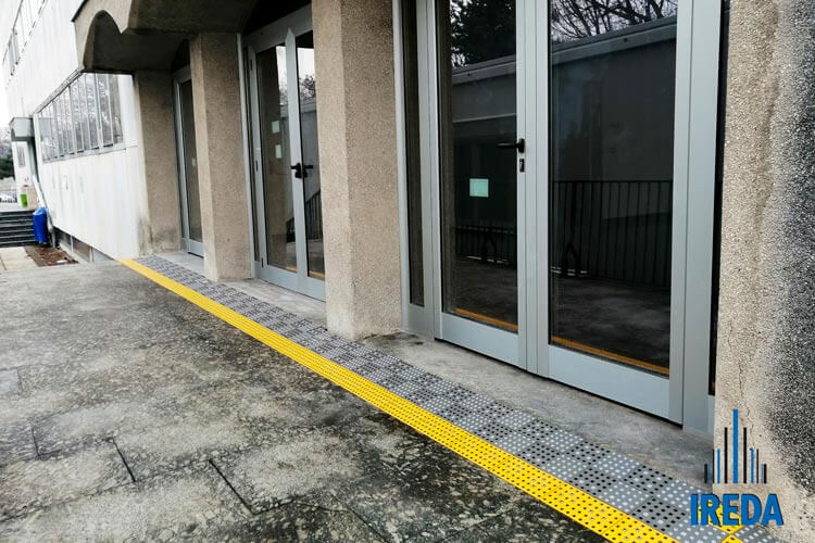 Rampa per piccoli dislivelli: Ospedale S. Carlo