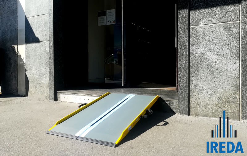 Rampa Pieghevole Vetroresina Per Boutique Nespresso Milano 02