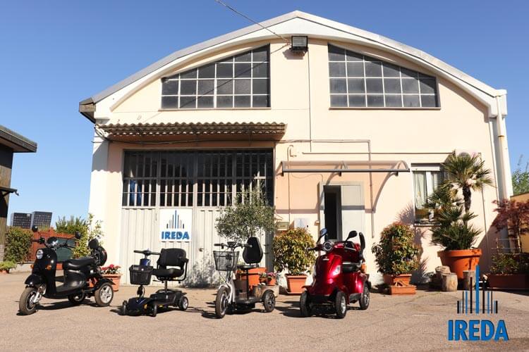 Scooter per disabili Milano: sede Ireda con scooter esposti