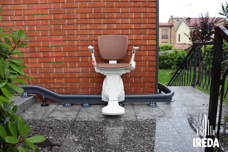 Servoscala disabili con poltroncina condominio Milano