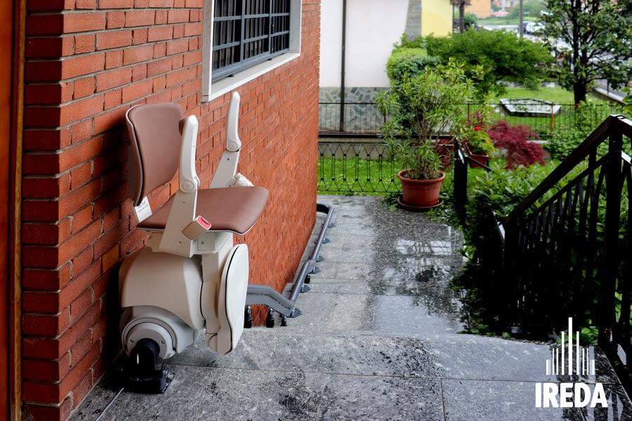 Servoscala Disabili con poltroncina: curva seconda rampa braccioli sù