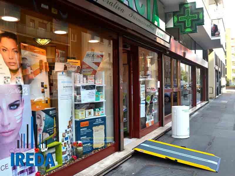 Rampa presso la farmacia di via Canonica a Milano