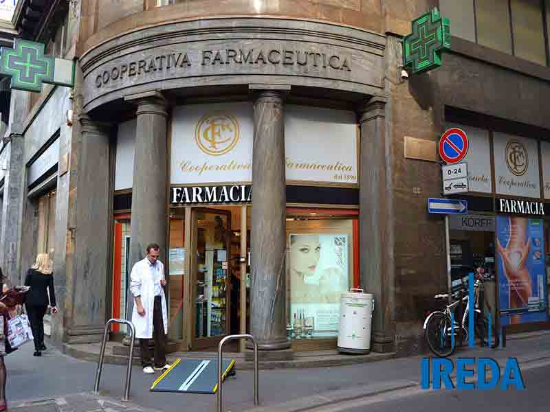 Rampa presso la farmacia di via Bigli a Milano