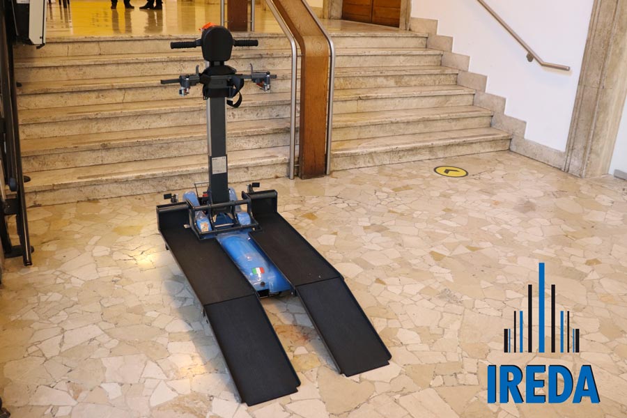 Montascale cingolato per disabili Milano