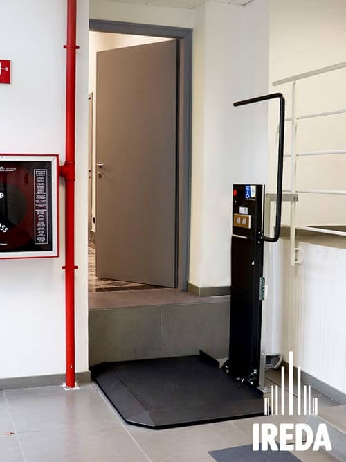 Piattaforma Disabili Milano: pedana in funzione