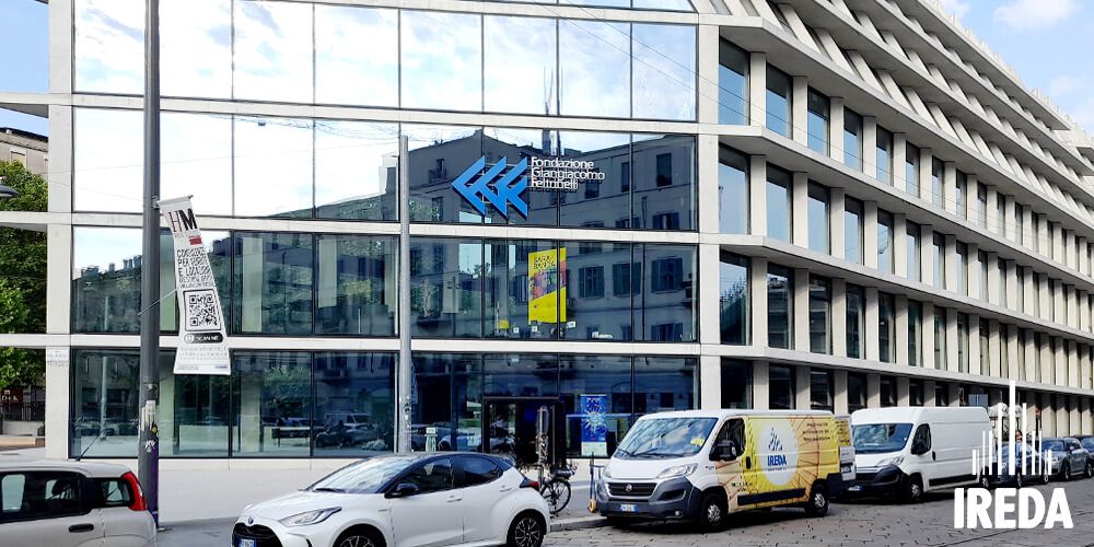 Noleggio Pedane per Disabili Milano - Esterno Casa Editrice Feltrinelli