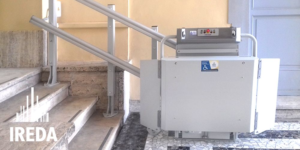 Montascale a Piattaforma Installato al Commissariato Legnano