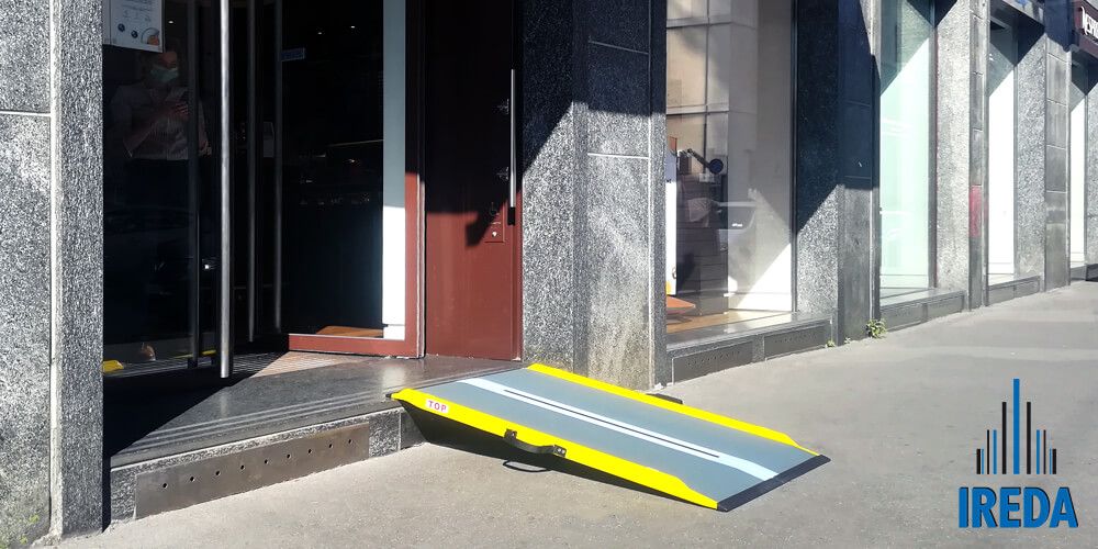 Rampa Pieghevole Vetroresina per Boutique Nespresso Milano
